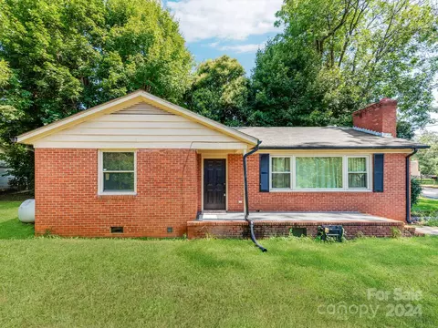 306 S Main Ave, Newton, NC 28658