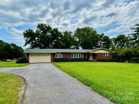 1403 Chase High Rd, Forest City, NC 28043