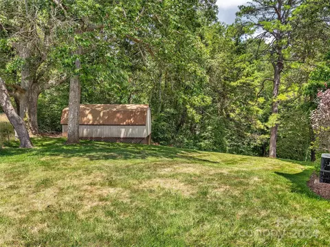 584 Oak Ridge Dr, Clyde, NC 28721 photo 4
