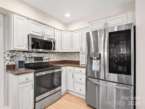 584 Oak Ridge Dr, Clyde, NC 28721 photo 12