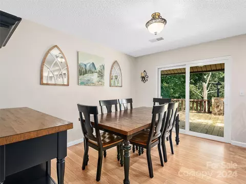 584 Oak Ridge Dr, Clyde, NC 28721 photo 10