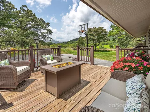 584 Oak Ridge Dr, Clyde, NC 28721 photo 6