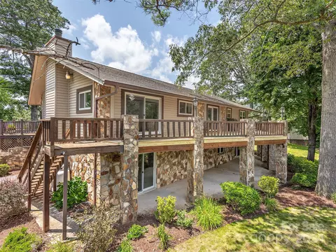 584 Oak Ridge Dr, Clyde, NC 28721 photo 2