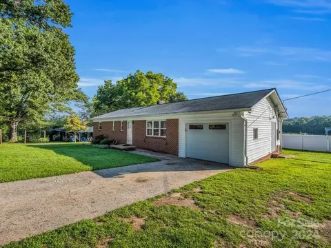 255 Allendale Dr, Forest City, NC 28043