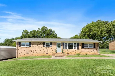 1919 Mountainbrook Dr, Gastonia, NC 28052