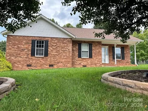 104 Second Nw Ave NW, Hildebran, NC 28637
