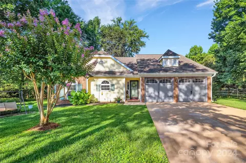 12532 Walkers Down Ct, Charlotte, NC 28273