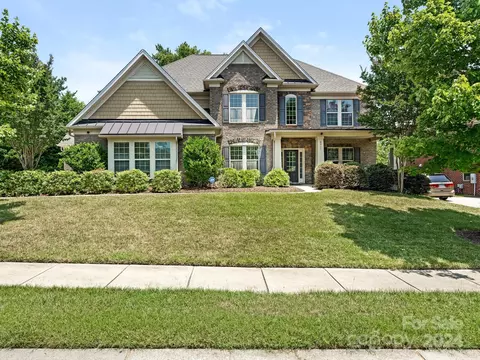 8911 Tamarron Dr, Charlotte, NC 28277