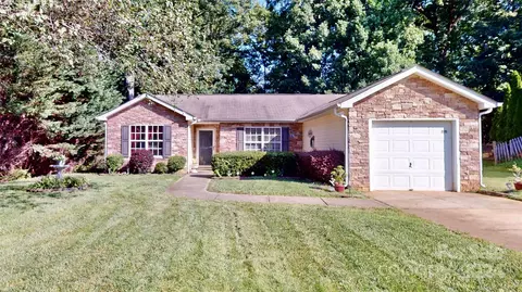 11817 Silvercrest Dr, Charlotte, NC 28215
