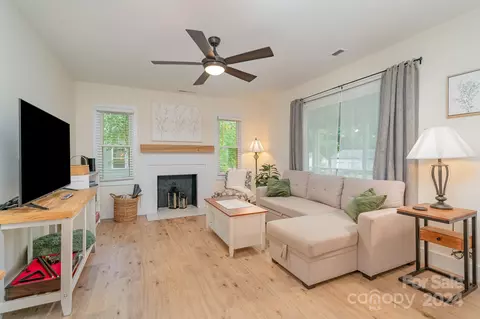 Living - 520 Craig St, Monroe, NC 28112 photo 1 of 2
