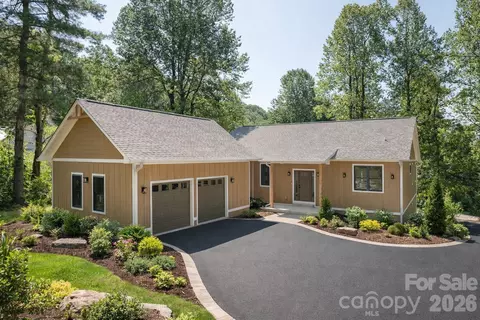 654 Hollybrook Dr, Flat Rock, NC 28731