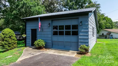 82 Jason Ln, Hiddenite, NC 28636 photo 4