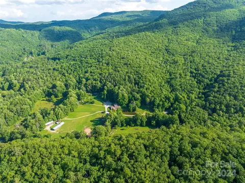 500 Winding Gap Rd, Lake Toxaway, NC 28487