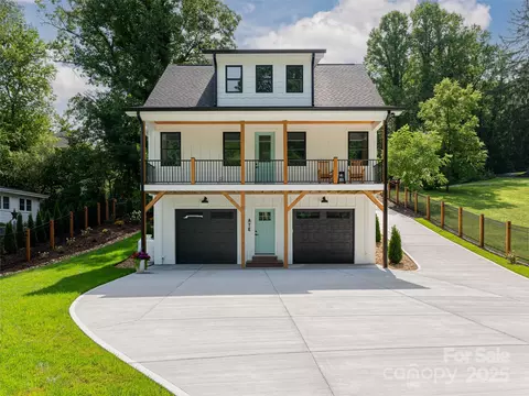 8 Craven Hill Cir, Black Mountain, NC 28711