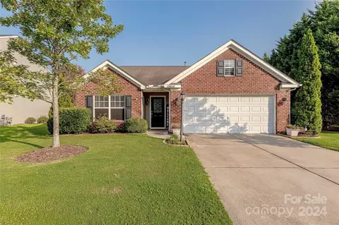 15212 Edgewater Forest Ln, Charlotte, NC 28278