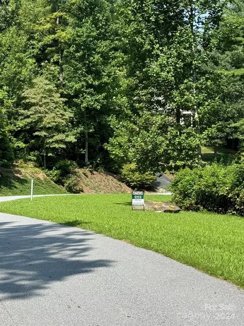 87 Solomons Cove Rd, Flat Rock, NC 28731