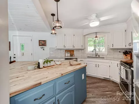 Kitchen - 2316 Lake Rd, Ridgeway, SC 29130 photo 3 of 5