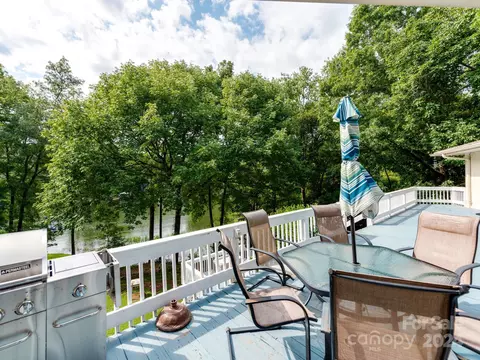 Exterior - 2316 Lake Rd, Ridgeway, SC 29130 photo 10 of 11