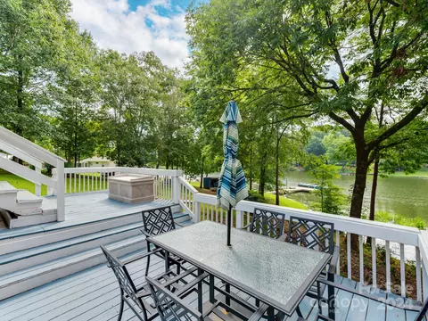 Exterior - 2316 Lake Rd, Ridgeway, SC 29130 photo 7 of 11