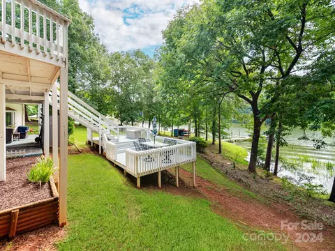 Exterior - 2316 Lake Rd, Ridgeway, SC 29130 photo 6 of 11