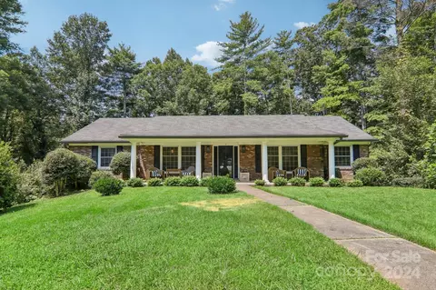 12 Pheasant Ridge Dr, Asheville, NC 28804