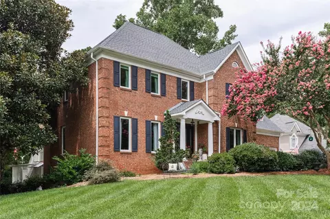 8705 Piccone Brook Ln, Charlotte, NC 28216