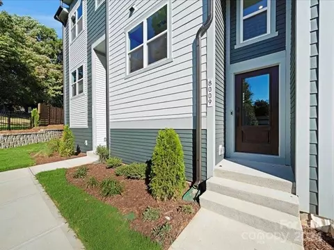 8009 Elevate Ct, Charlotte, NC 28205 photo 3