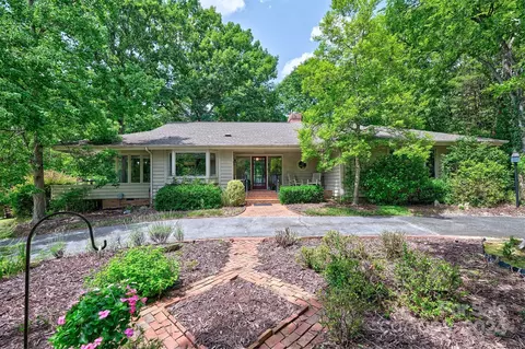 8 Blackberry Ln, Lake Wylie, SC 29710