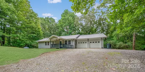 236 Reynolds Wood Dr, Brevard, NC 28712