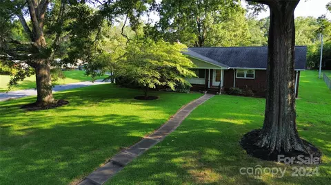 664 Allister Dr, Charlotte, NC 28227