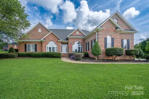 103 Lakefield Ct, Cherryville, NC 28021