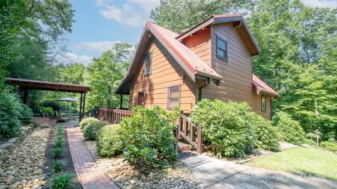1516 Yadkin Ln, Lenoir, NC 28645