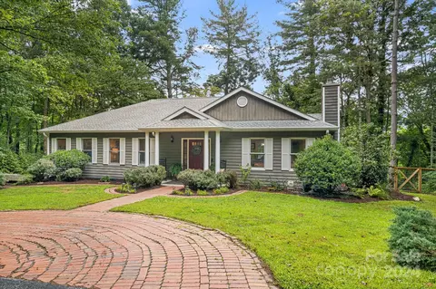 717 Zelda Ct, Hendersonville, NC 28792