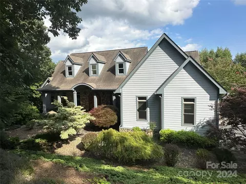 214 Crestview Dr, Black Mountain, NC 28711
