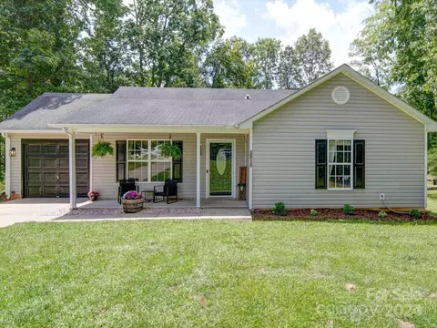 3019 Chinaberry Ln, Lancaster, SC 29720