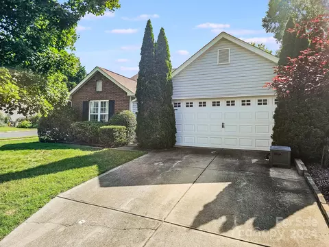 9928 Highlands Crossing Dr, Charlotte, NC 28277