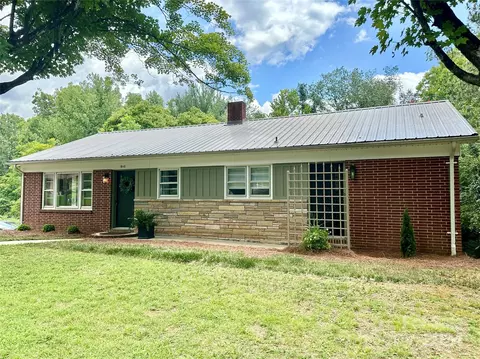 840 Meadowood Ne Dr NE, Lenoir, NC 28645