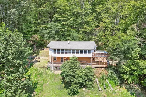 1510 Red Maple Dr, Waynesville, NC 28785