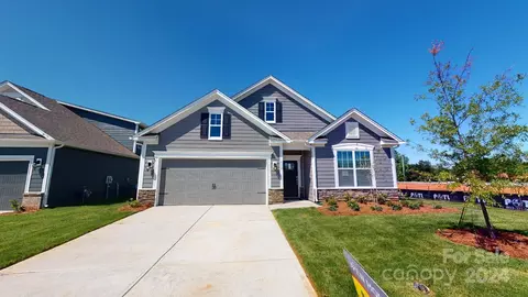 142 Silverthorne Ct, Hendersonville, NC 28792