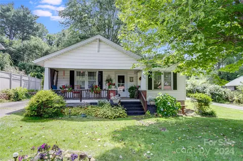135 Camelot Dr, Waynesville, NC 28786