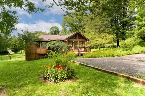 352 Longs Chapel Rd, Weaverville, NC 28787