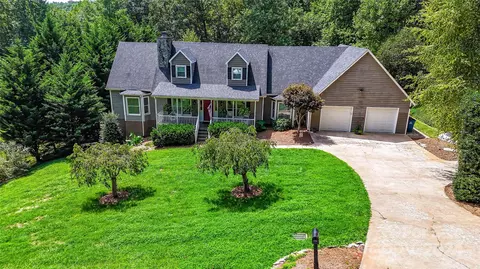 104 Apple Blossom Dr, Morganton, NC 28655