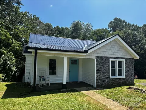 Exterior - 149 Phillips Rd, Spruce Pine, NC 28777 photo 2 of 8