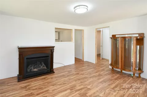 Living - 149 Phillips Rd, Spruce Pine, NC 28777 photo 3 of 4