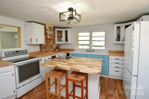 Kitchen - 149 Phillips Rd, Spruce Pine, NC 28777 photo 9 of 9