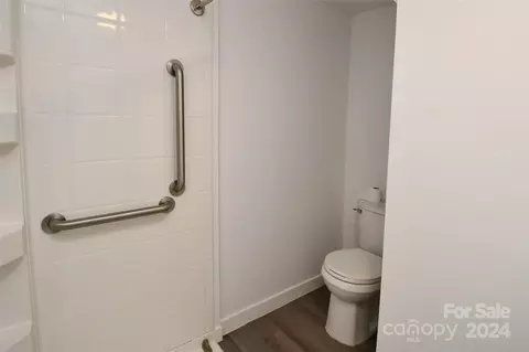 Bath - 149 Phillips Rd, Spruce Pine, NC 28777 photo 2 of 2