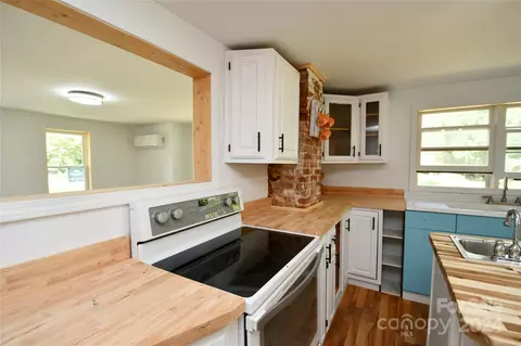 Kitchen - 149 Phillips Rd, Spruce Pine, NC 28777 photo 4 of 9