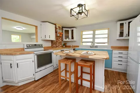 Kitchen - 149 Phillips Rd, Spruce Pine, NC 28777 photo 1 of 9