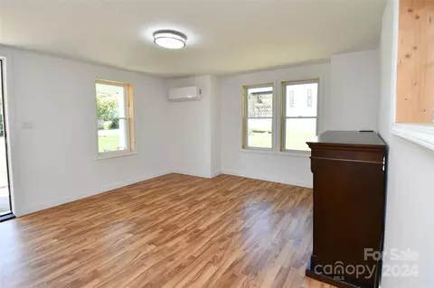 Living - 149 Phillips Rd, Spruce Pine, NC 28777 photo 4 of 4