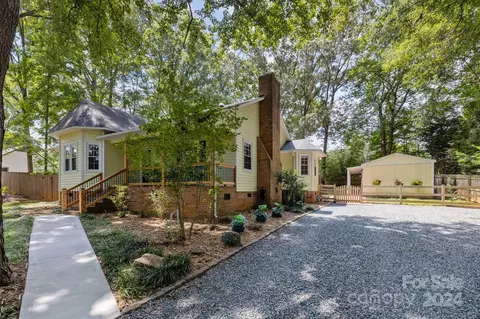 5716 Indian Brook Dr, Matthews, NC 28104